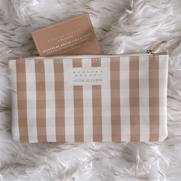 Jilly box Fall 2024 x Evalina Beauty Makeup Brushes - Picture 3 of 7